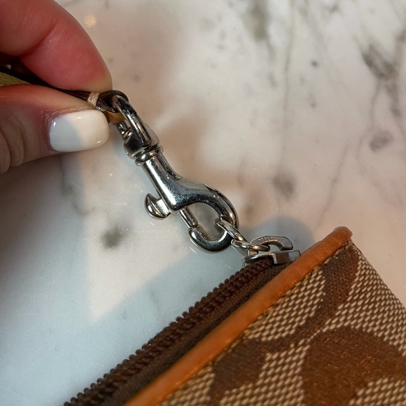 🐠RARE COACH Fish Coral Wristlet Clutch in Teal - Picture 11 of 11